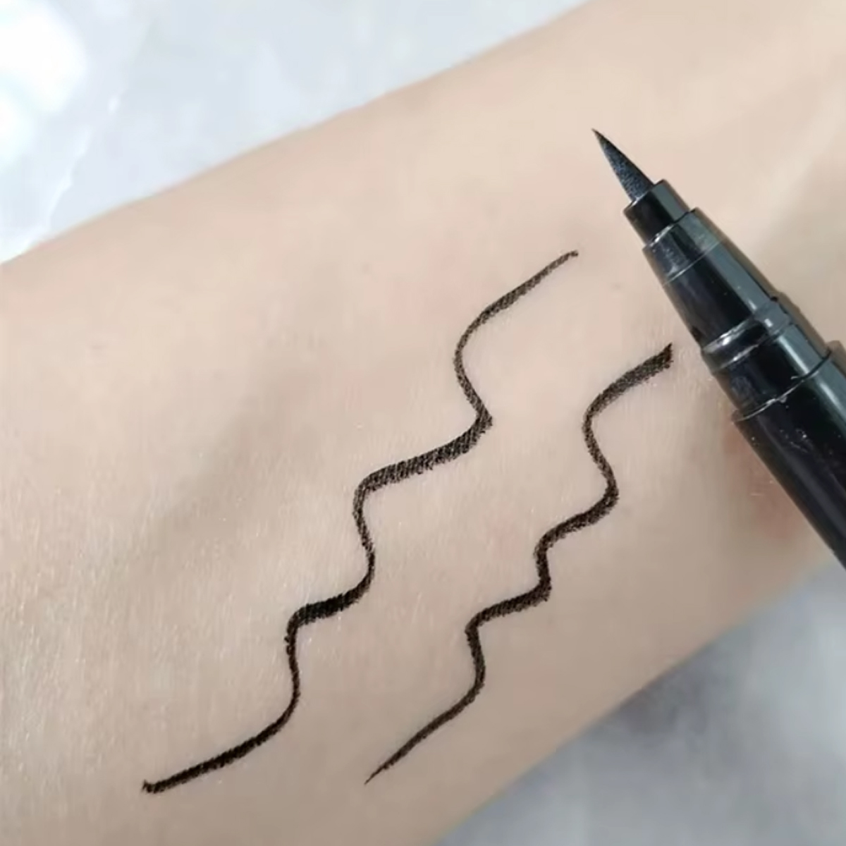 1/5 ชิ้น ปากกาอายไลเนอร์กันน้ำ - Waterproof Liquid Eyeliner Pen บทวิจารณ์และราคา